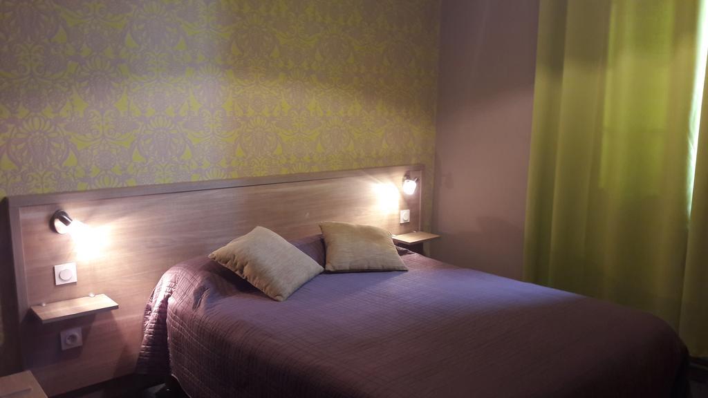 Logis Hotel Restaurant De La Poste Le Mêle-sur-Sarthe Eksteriør billede