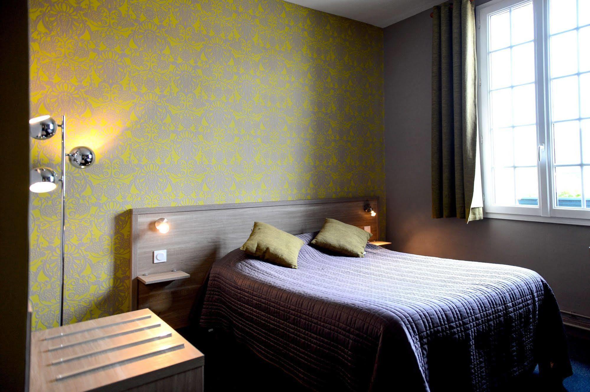 Logis Hotel Restaurant De La Poste Le Mêle-sur-Sarthe Eksteriør billede