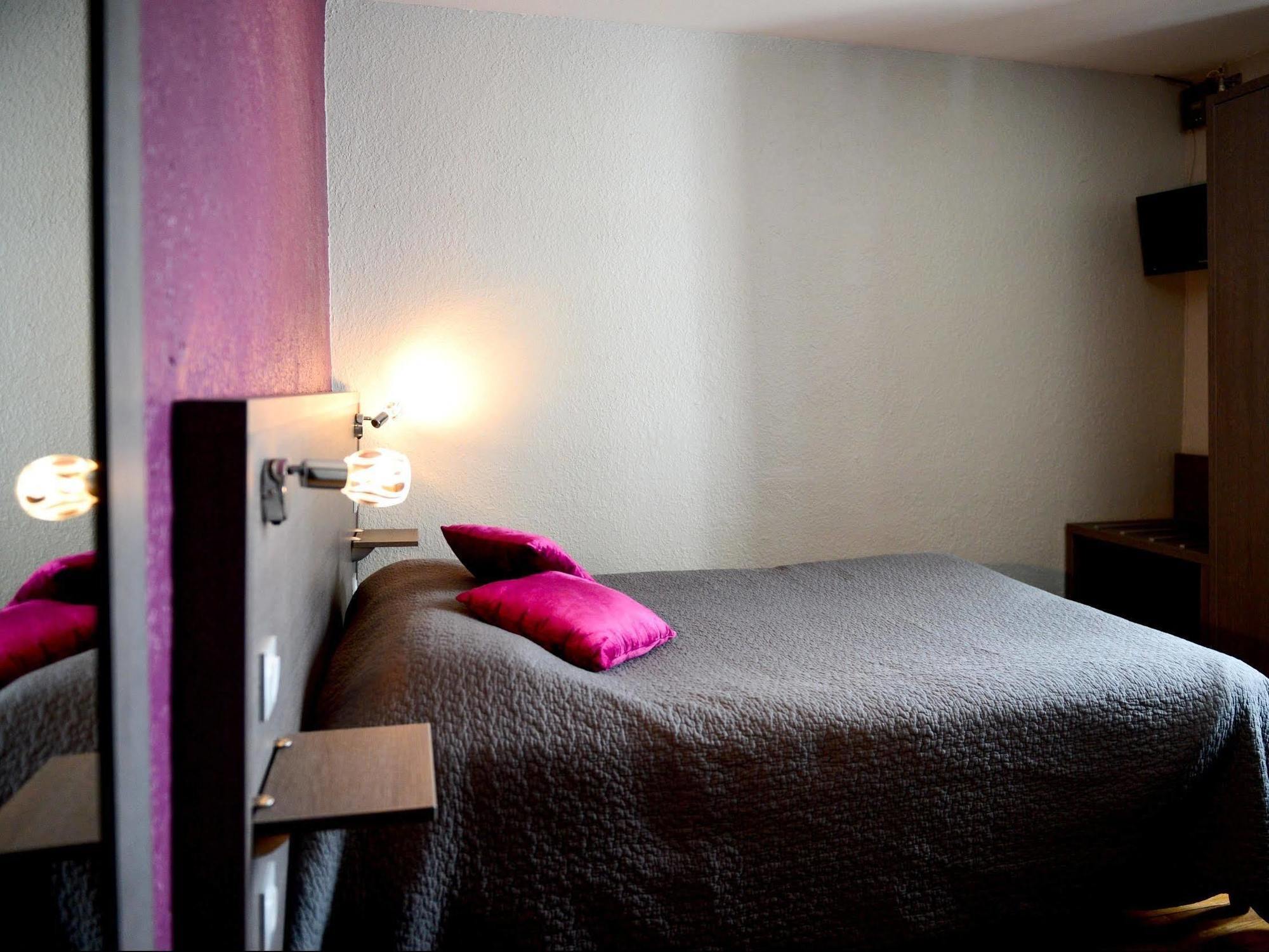 Logis Hotel Restaurant De La Poste Le Mêle-sur-Sarthe Eksteriør billede