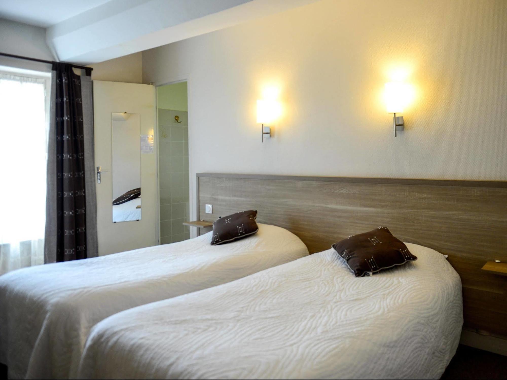 Logis Hotel Restaurant De La Poste Le Mêle-sur-Sarthe Eksteriør billede
